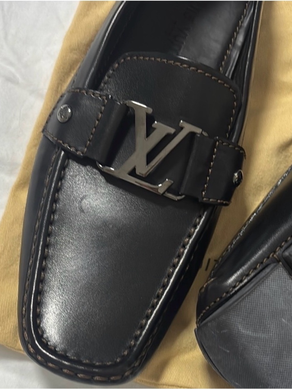 Louis Vuitton Black Leather Men’s LV Buckle Slip-On Loafers - Picture 4 of 9
